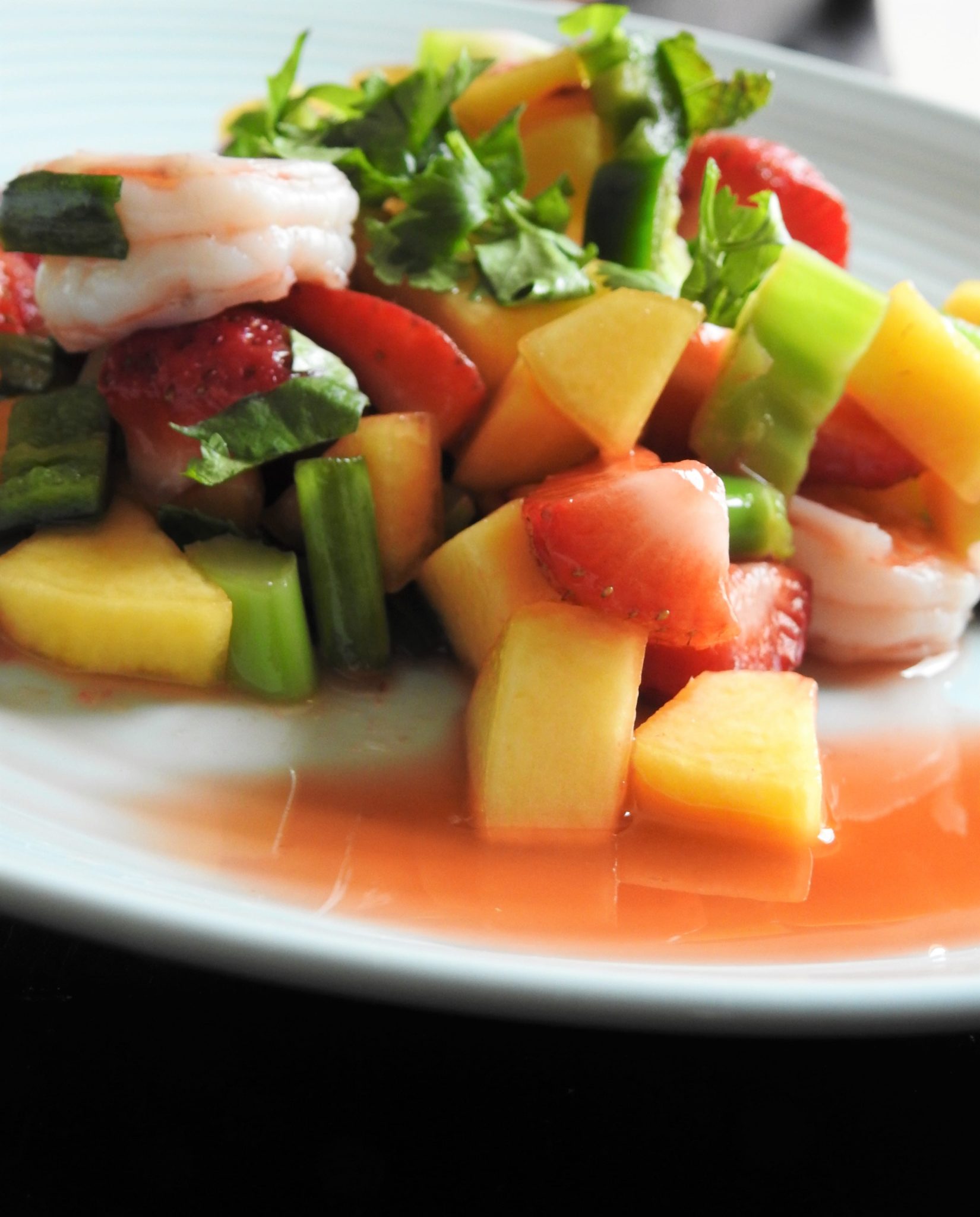 Ensalada tailandesa de fresas y melocotonesEnsalada tailandesa de fresas y melocotones