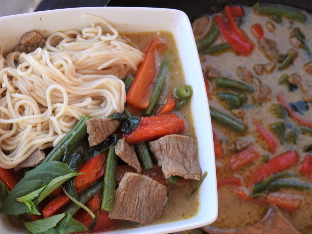 Fideos al curry verde