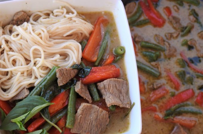 Fideos al curry verde