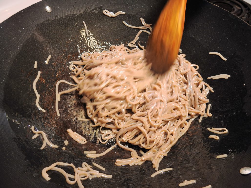 Stir-frying buckwheat noodles