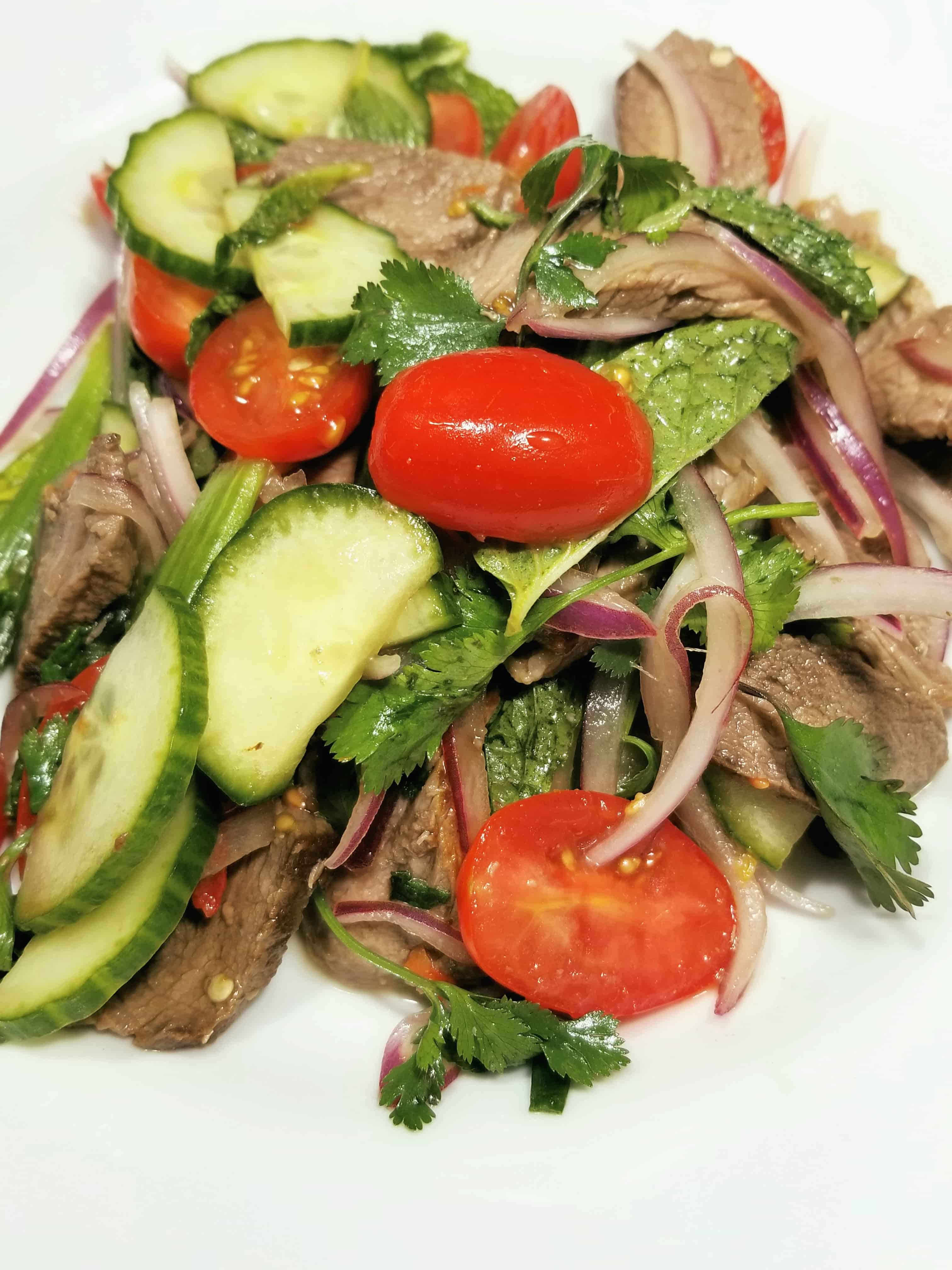 Ensalada de carne tailandesa