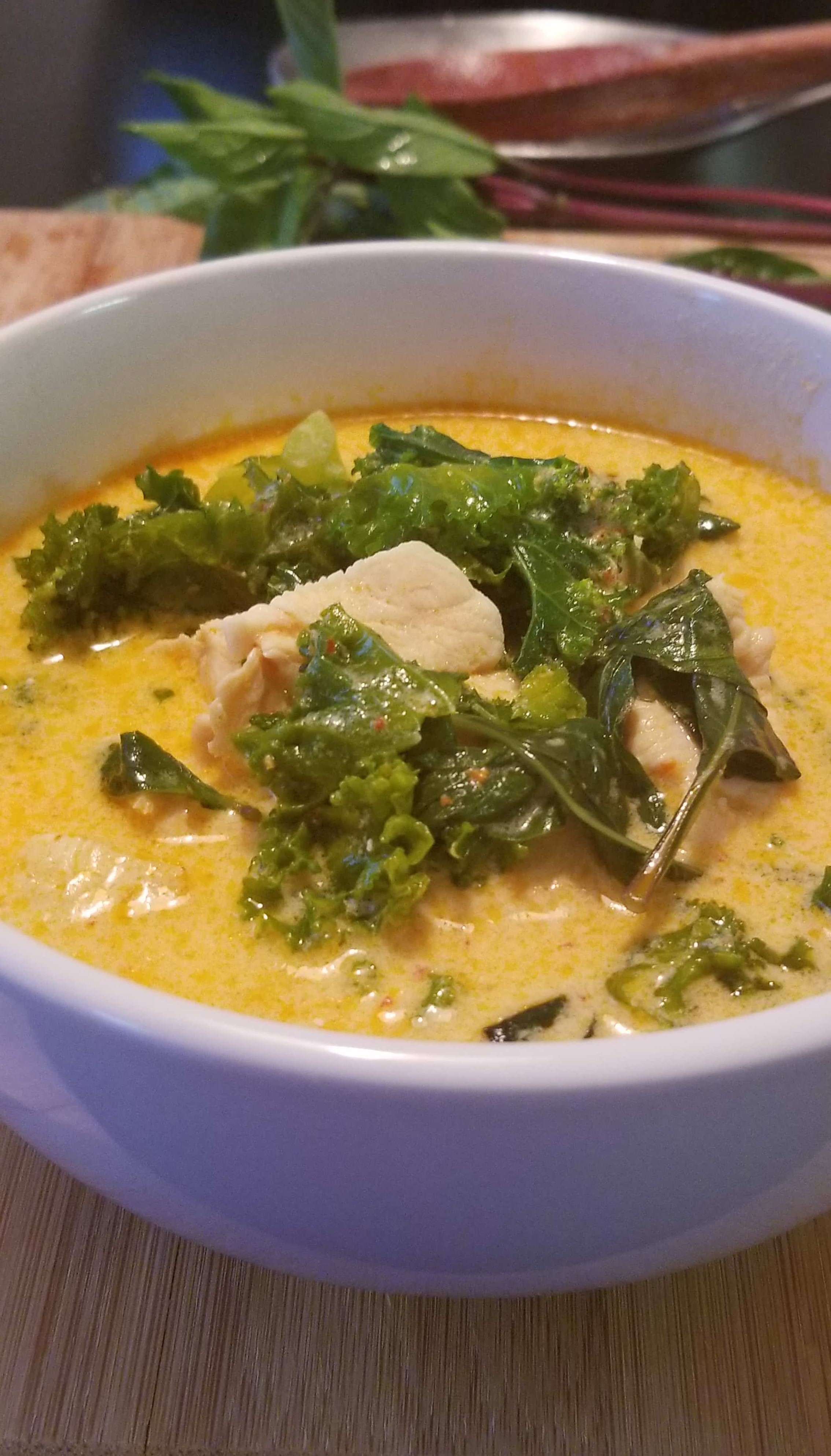 Curry rojo tailandés con superverdes