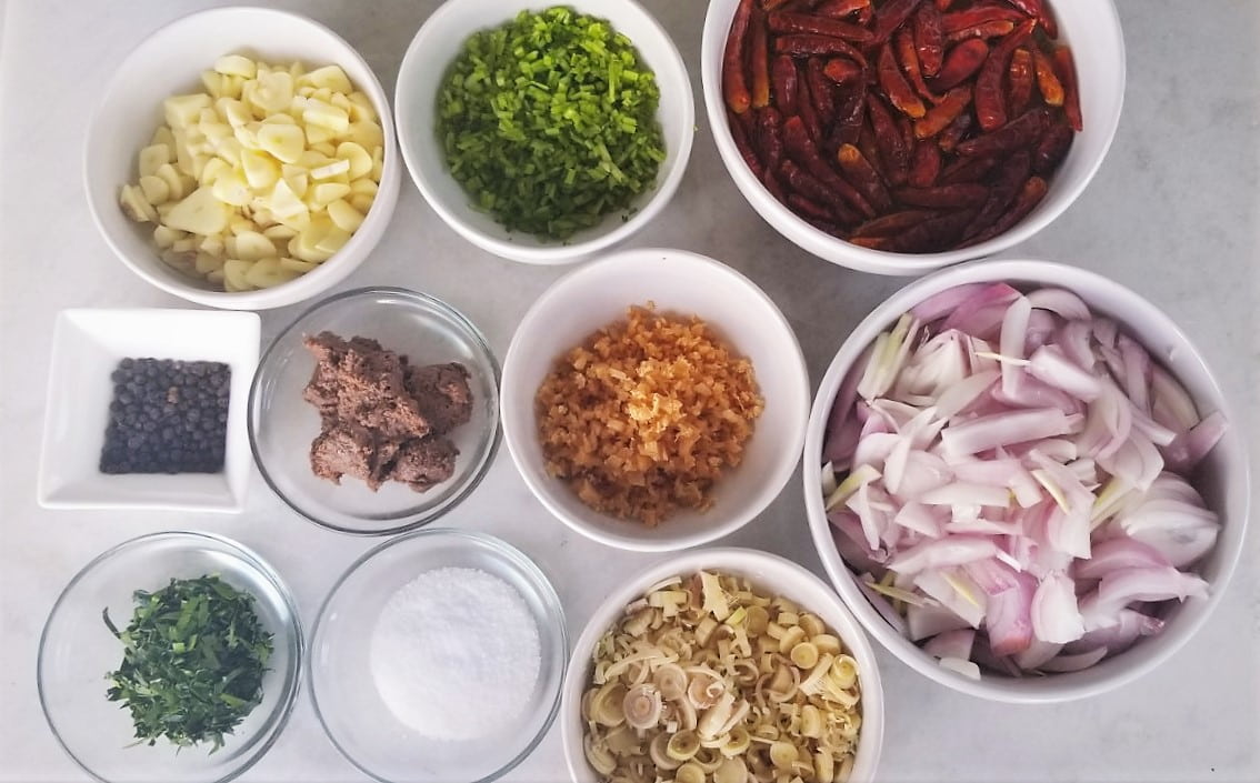 Ingredientes de la pasta de curry Paneang