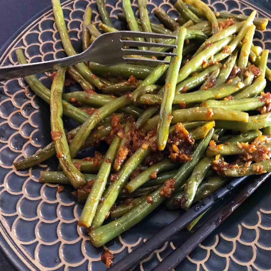 copycat-chili-garlic-green-beans featured image