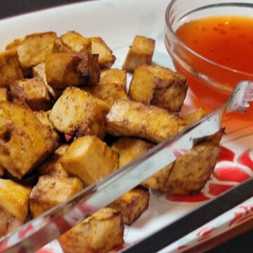 Bocadillo fácil de tofu frito con salsa de chile dulce tailandesa Featured Image