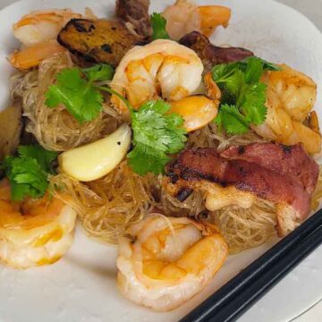 Healthy Thai Ginger Shrimp and Glass Noodles, Goong Ob WoonSen Featured Image