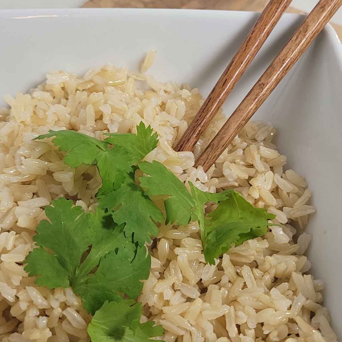 Receta simple, fácil y saludable de arroz integral jazmín tailandés Imagen destacada