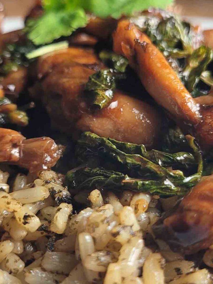 Easy and Healthy Thai Basil Stir-fried Frog Legs Recipe, Featured Image