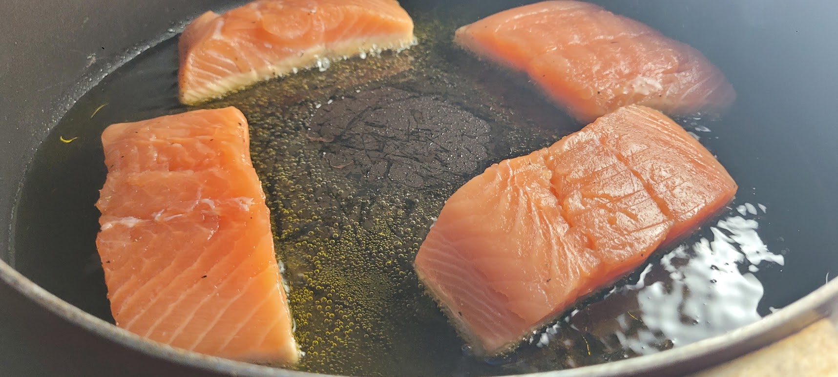 Crispy skin salmon Gang Sapparod, Cook the Salmon, Skin Side down in the oil for 7 minutes 